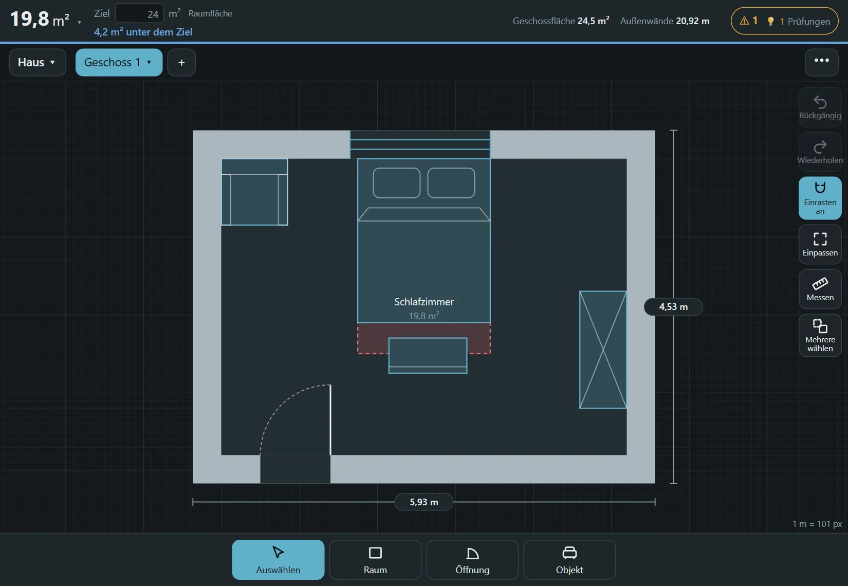 Ein Schlafzimmer maßstabsgetreu in Floorprint gezeichnet, mit Bett, Kleiderschrank, Kommode und Sessel, dem Türschwenkbereich und einer Warnung am Fußende des Betts